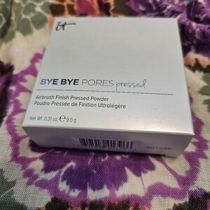 IT Cosmetics Bye Bye Pores pressed powder
